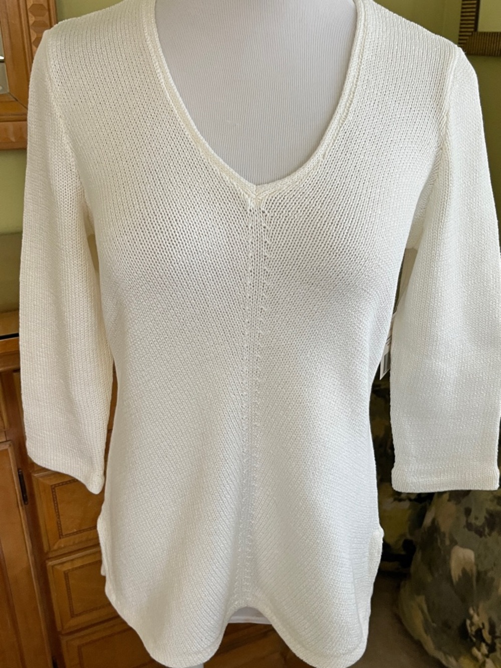 Ralph Lauren White V-Neck Lightweight Knit Sweater...NWT